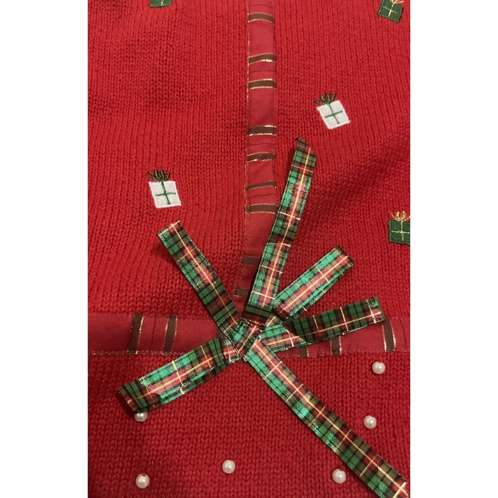 Red Women M Cardigan Christmas Sweater Embroidered Beaded Appliqué And Presents‎